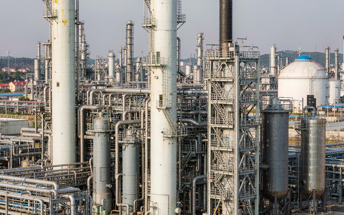 Urea reactor and stripper columns
