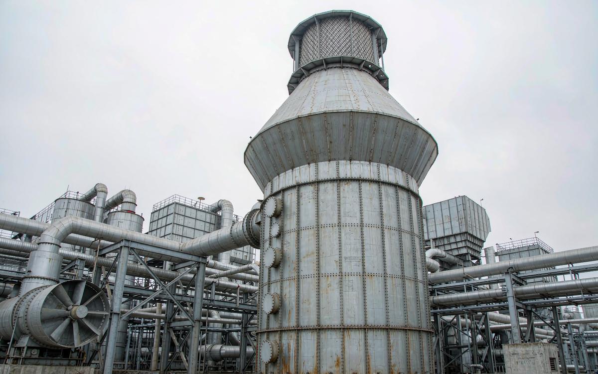 FGD absorber tower with spray piping