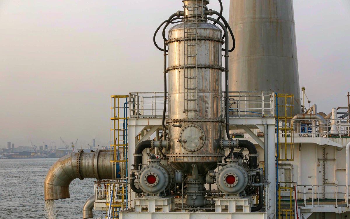 Ship exhaust gas scrubber tower